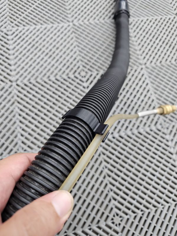 Clips furtun aspirator insertie-extractie